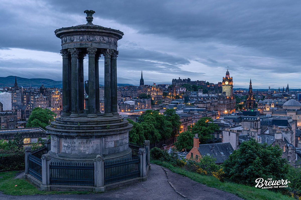 Blick vom Calton Hill auf Edinburghs Zentrum