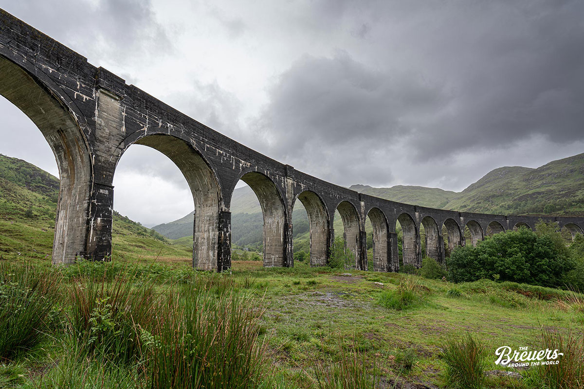 Glenfinnan Viadukt in den Highlands von Schottland