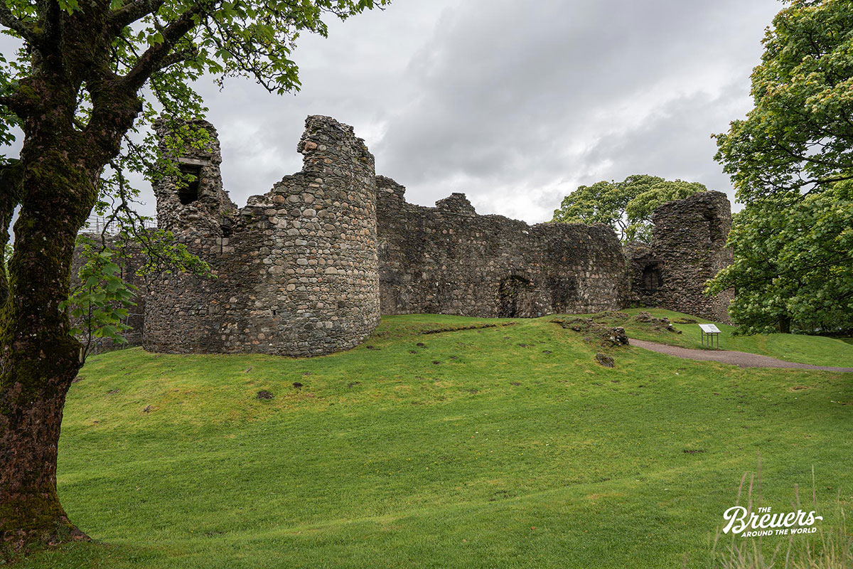 Schlossruine Inverlochy Castle bei Fort William in Schottland